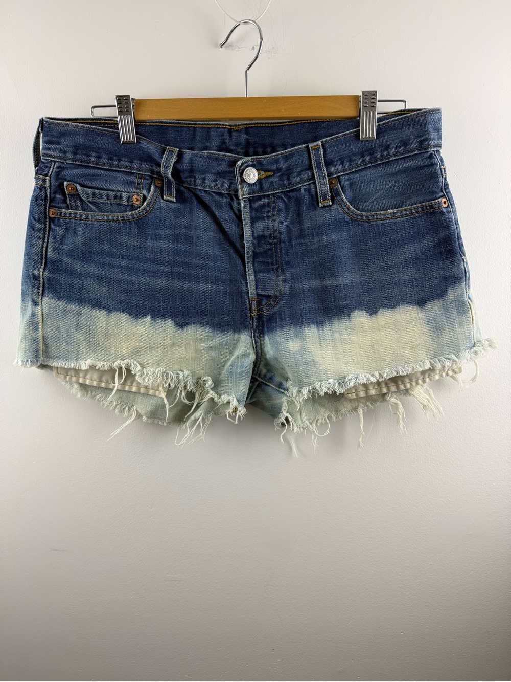 Reworked Levi’s 501 High Waisted Dip Dye Bleached Frayed Cut Off Shorts Size 31